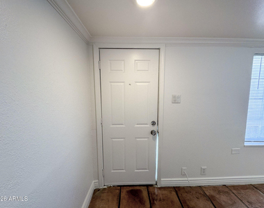 308 E Vogel Avenue - Photo Thumbnail 7