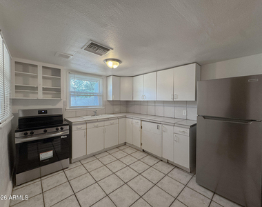 308 E Vogel Avenue - Photo Thumbnail 10