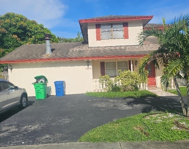 4770 Nw 113th Terrace Nw - Photo Thumbnail 2
