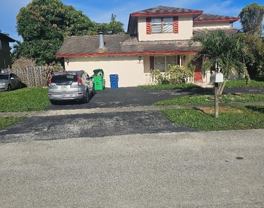 4770 Nw 113th Terrace Nw - Photo Thumbnail 4