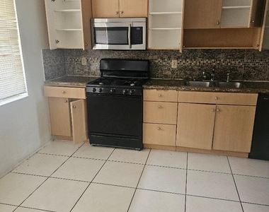 4770 Nw 113th Terrace Nw - Photo Thumbnail 6