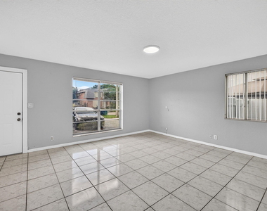 5435 Sw 44th Terrace - Photo Thumbnail 6