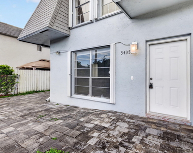5435 Sw 44th Terrace - Photo Thumbnail 3