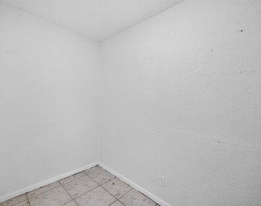 5435 Sw 44th Terrace - Photo Thumbnail 24
