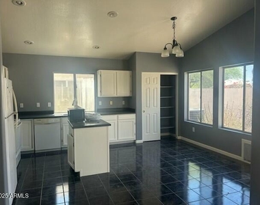 1341 E Cathedral Rock Drive - Photo Thumbnail 2