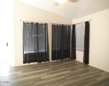 1341 E Cathedral Rock Drive - Photo Thumbnail 9
