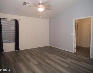 1341 E Cathedral Rock Drive - Photo Thumbnail 8