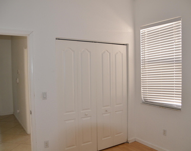 4106 Ne 22nd Court - Photo Thumbnail 9