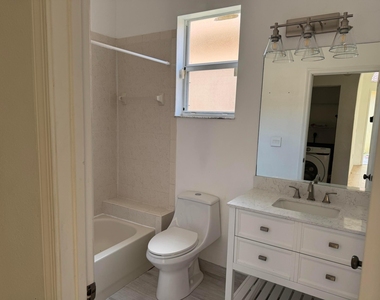 4106 Ne 22nd Court - Photo Thumbnail 3