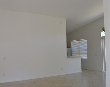 4106 Ne 22nd Court - Photo Thumbnail 4
