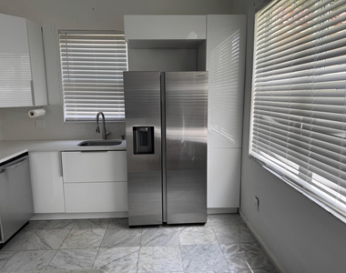 4106 Ne 22nd Court - Photo Thumbnail 2
