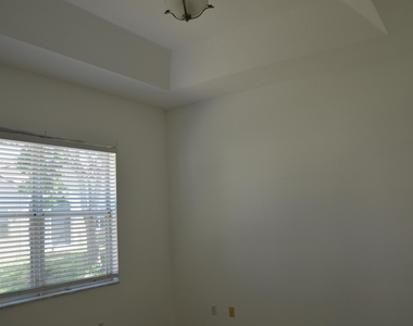 4106 Ne 22nd Court - Photo Thumbnail 6