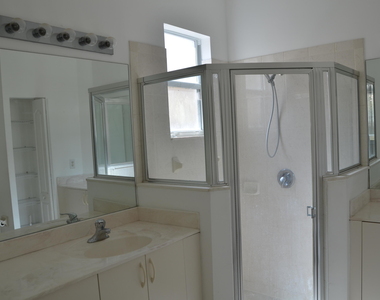 4106 Ne 22nd Court - Photo Thumbnail 7