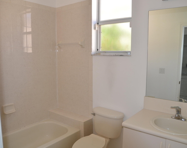 4106 Ne 22nd Court - Photo Thumbnail 8