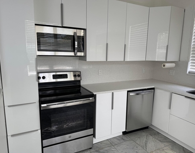 4106 Ne 22nd Court - Photo Thumbnail 1