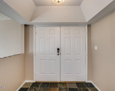 18811 N 19th Avenue - Photo Thumbnail 2