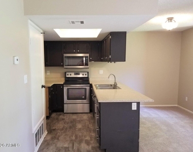 18811 N 19th Avenue - Photo Thumbnail 3