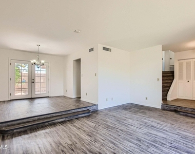 4865 N Granite Reef Road - Photo Thumbnail 4