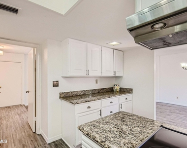 4865 N Granite Reef Road - Photo Thumbnail 8