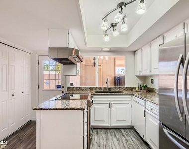 4865 N Granite Reef Road - Photo Thumbnail 7