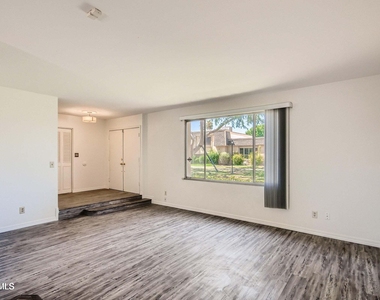 4865 N Granite Reef Road - Photo Thumbnail 3