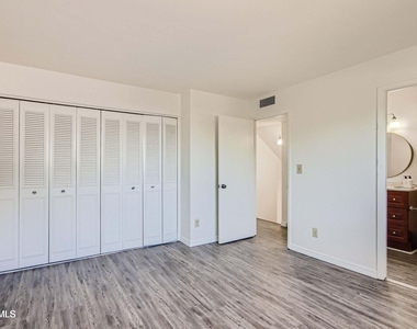 4865 N Granite Reef Road - Photo Thumbnail 9