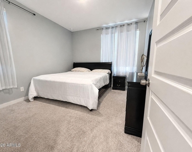 9444 W Roma Avenue - Photo Thumbnail 16