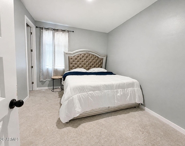 9444 W Roma Avenue - Photo Thumbnail 19