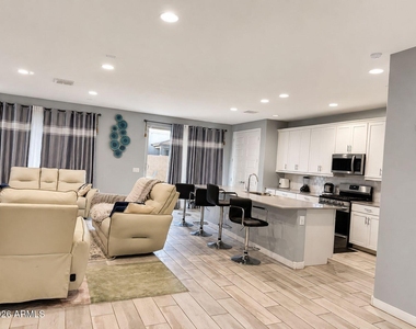 9444 W Roma Avenue - Photo Thumbnail 9