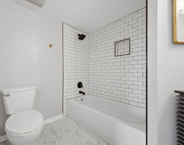 900 Crestwood Court S - Photo Thumbnail 5