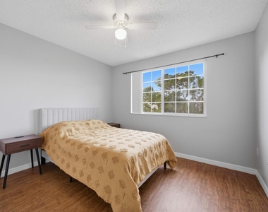 900 Crestwood Court S - Photo Thumbnail 19