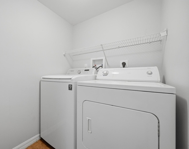 900 Crestwood Court S - Photo Thumbnail 17