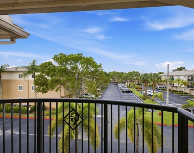 900 Crestwood Court S - Photo Thumbnail 13