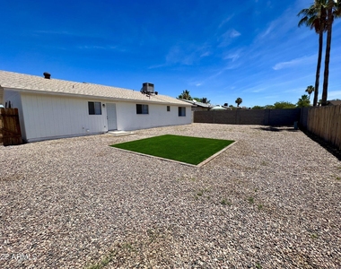 1129 W Hackamore Street - Photo Thumbnail 3