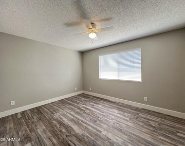 1129 W Hackamore Street - Photo Thumbnail 8