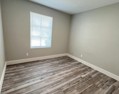 1129 W Hackamore Street - Photo Thumbnail 6