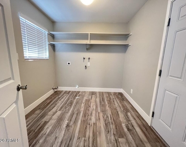 1129 W Hackamore Street - Photo Thumbnail 10