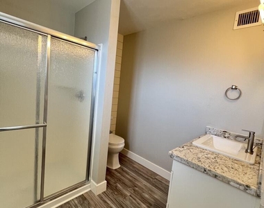 1129 W Hackamore Street - Photo Thumbnail 9