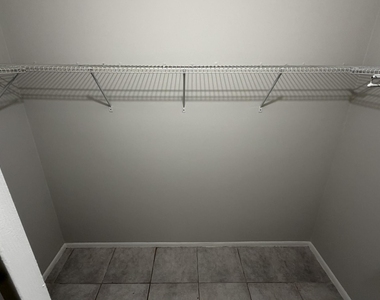 2501 Riverside Drive - Photo Thumbnail 5