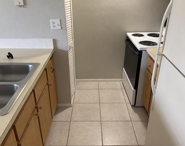 2501 Riverside Drive - Photo Thumbnail 10