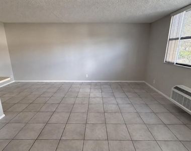 2501 Riverside Drive - Photo Thumbnail 11