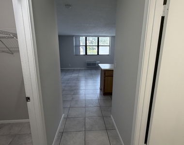 2501 Riverside Drive - Photo Thumbnail 4