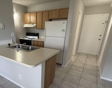 2501 Riverside Drive - Photo Thumbnail 7