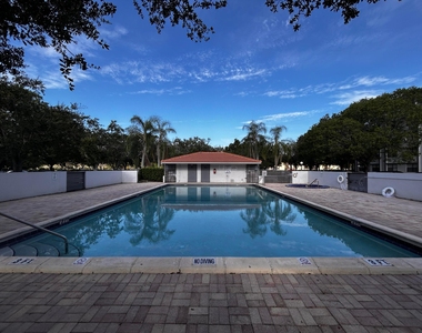 2501 Riverside Drive - Photo Thumbnail 13