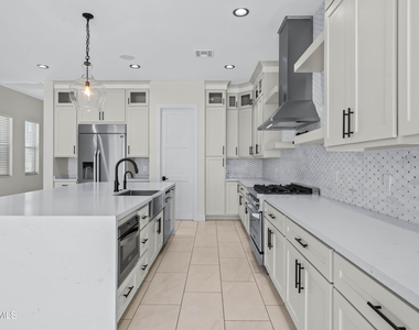 4409 N 32nd Street - Photo Thumbnail 4