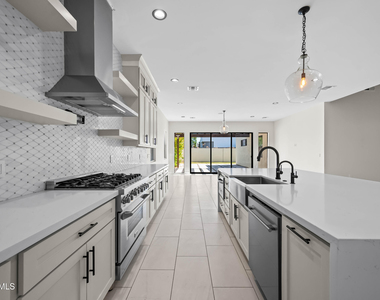 4409 N 32nd Street - Photo Thumbnail 11