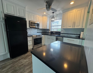 721 Lori Drive - Photo Thumbnail 2