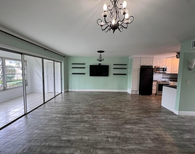 721 Lori Drive - Photo Thumbnail 8