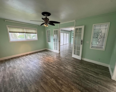 721 Lori Drive - Photo Thumbnail 11