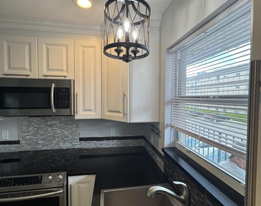 721 Lori Drive - Photo Thumbnail 3
